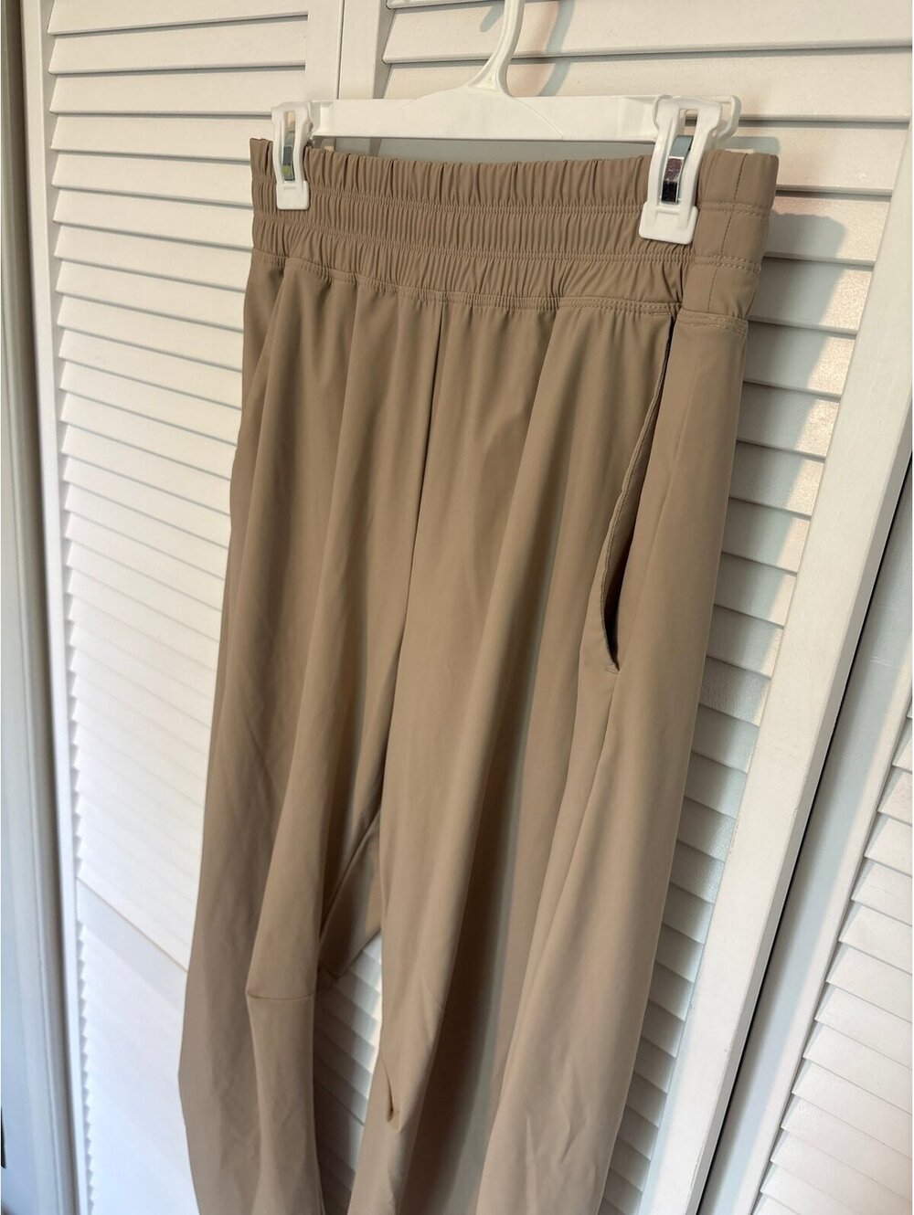 Old Navy High-Waisted SleekTech Barrel Ankle Pants Md - Picture 4 of 8